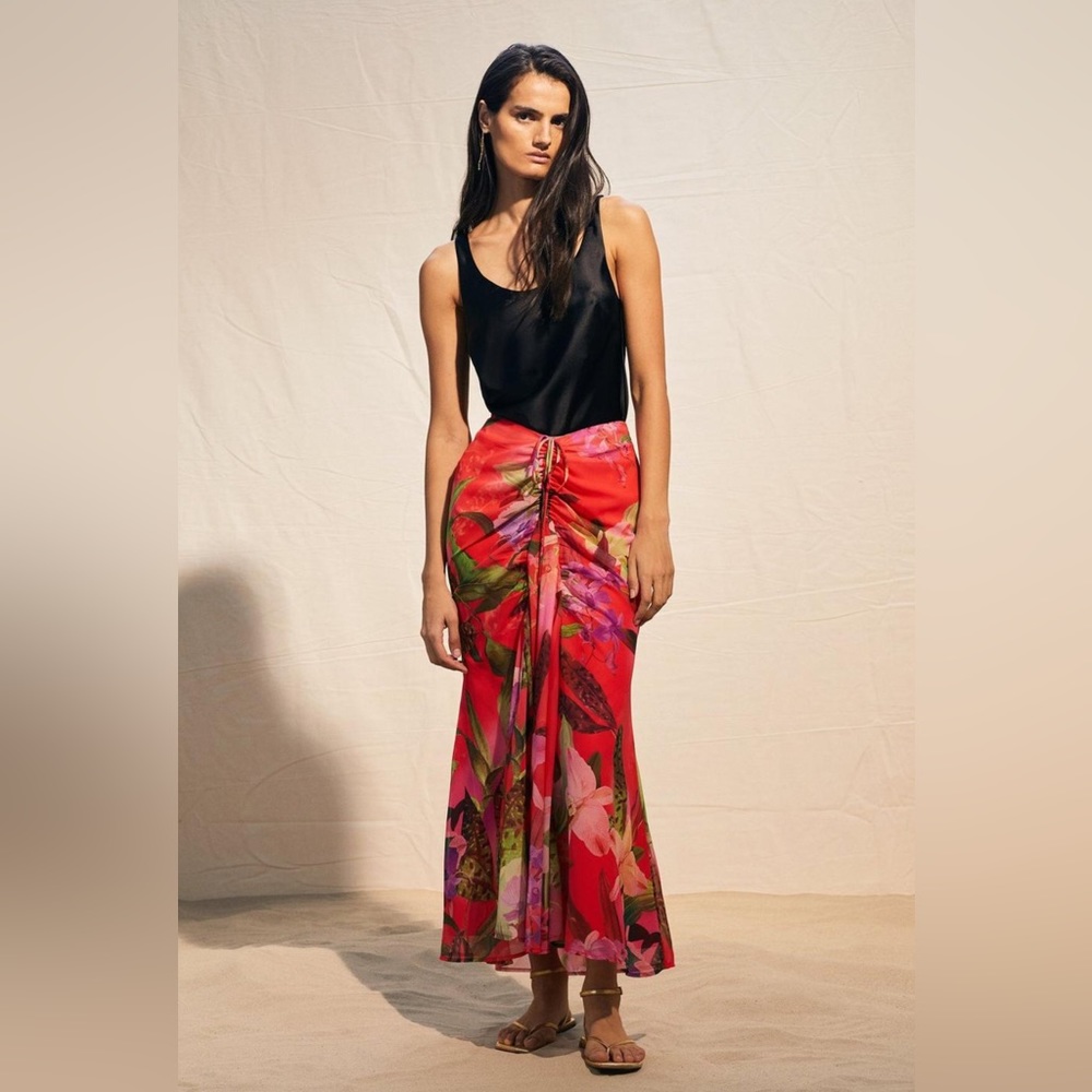Karen Millen Red Floral Ruched Front Midi Skirt Size 6 US